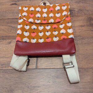 Dainty Bean backpack - strawberries, 9"x9"